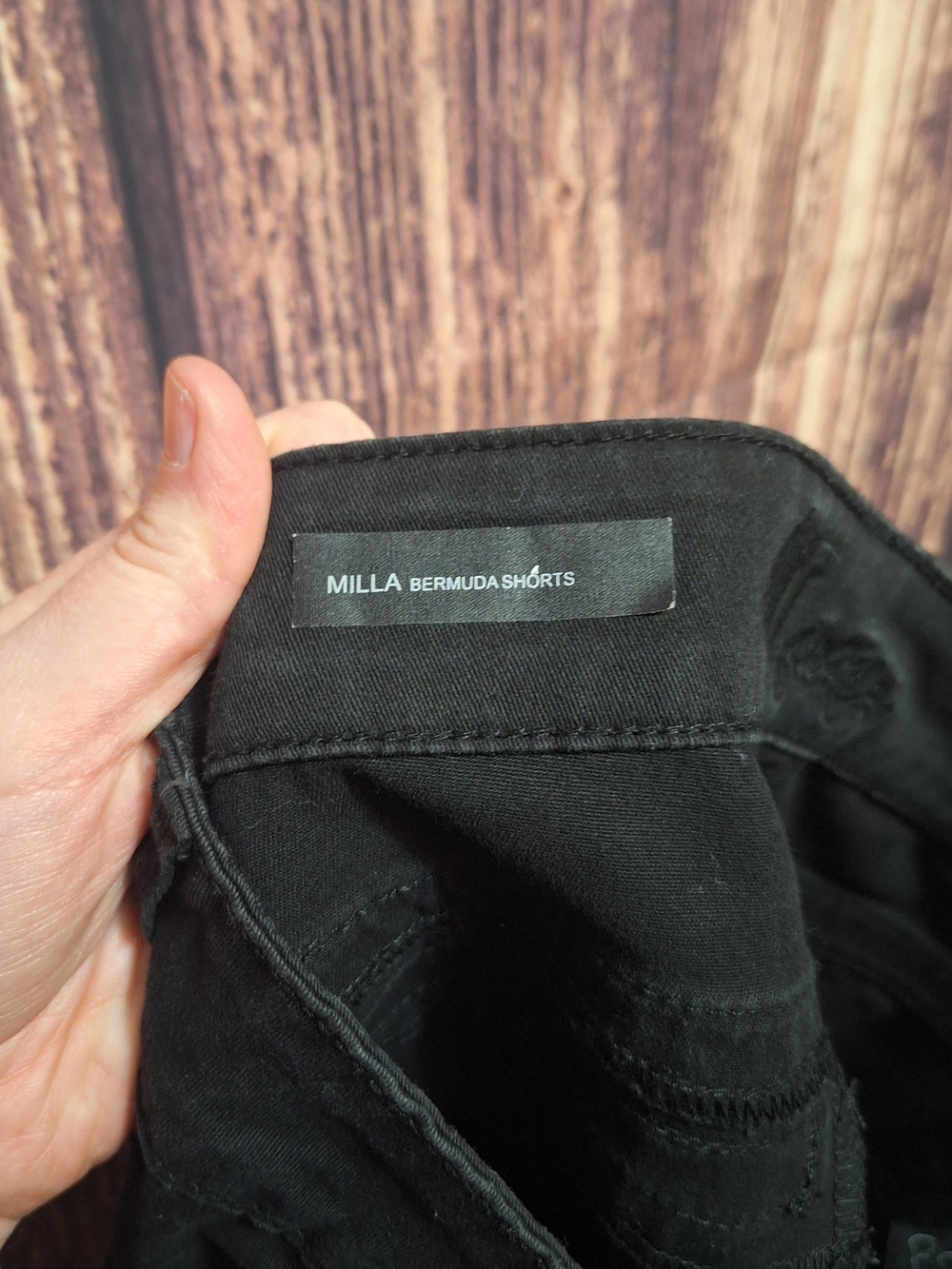 Kut from the Kloth Black Milla Bermuda Shorts Womens Size 2. - Picture 5 of 5